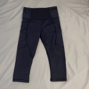 Lululemon crop leggings with pockets and mesh